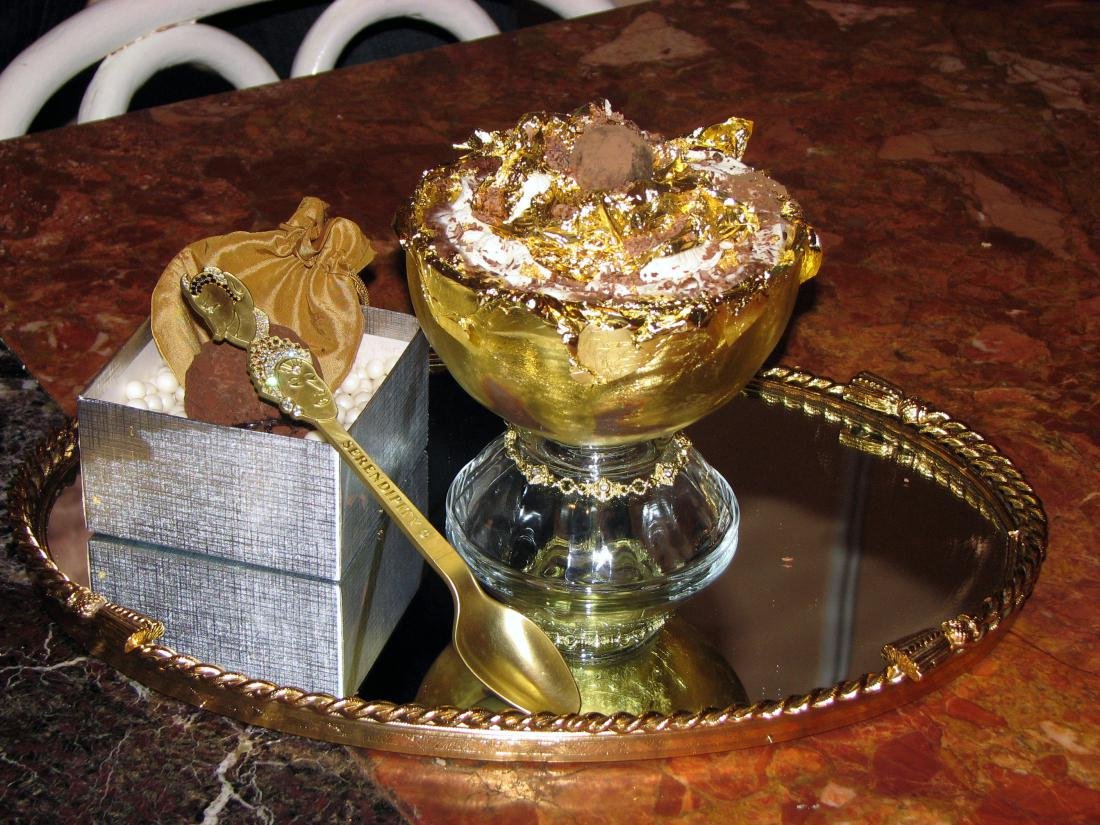Сандей «Frrrozen Haute Chocolate», $25000