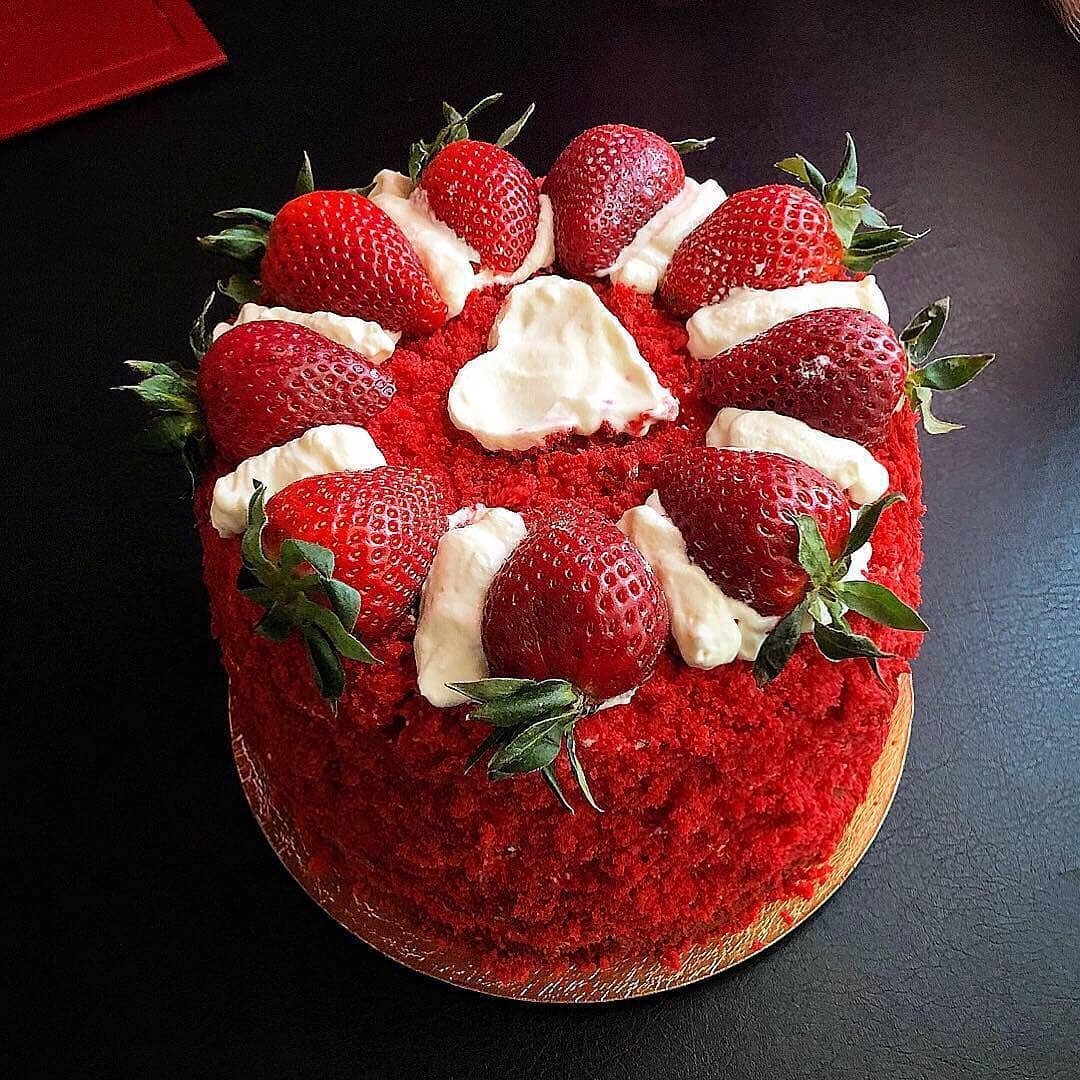 Торта "красный бархат" (Red Velvet).