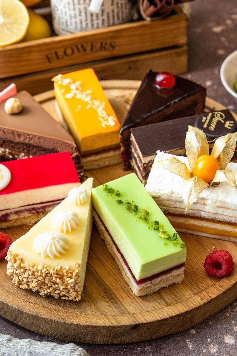 Муссовые пирожные ассорти