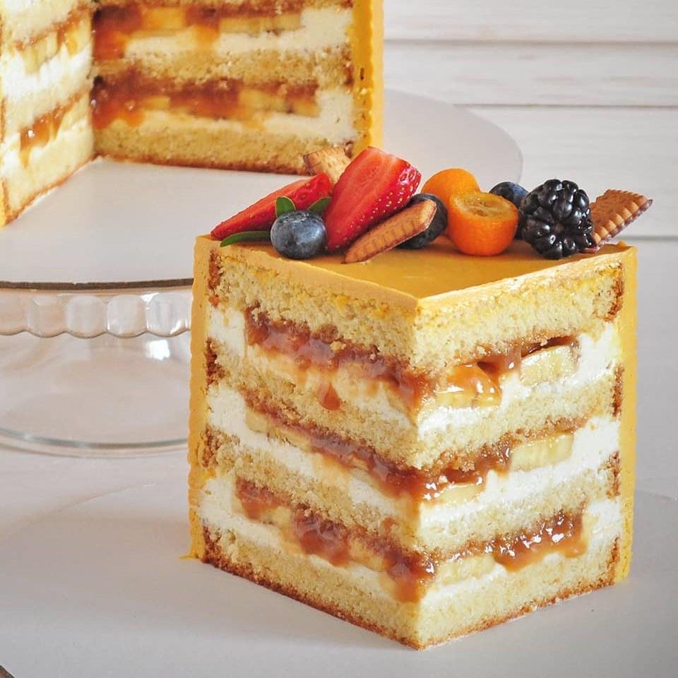 Торт с фундуком и карамелью