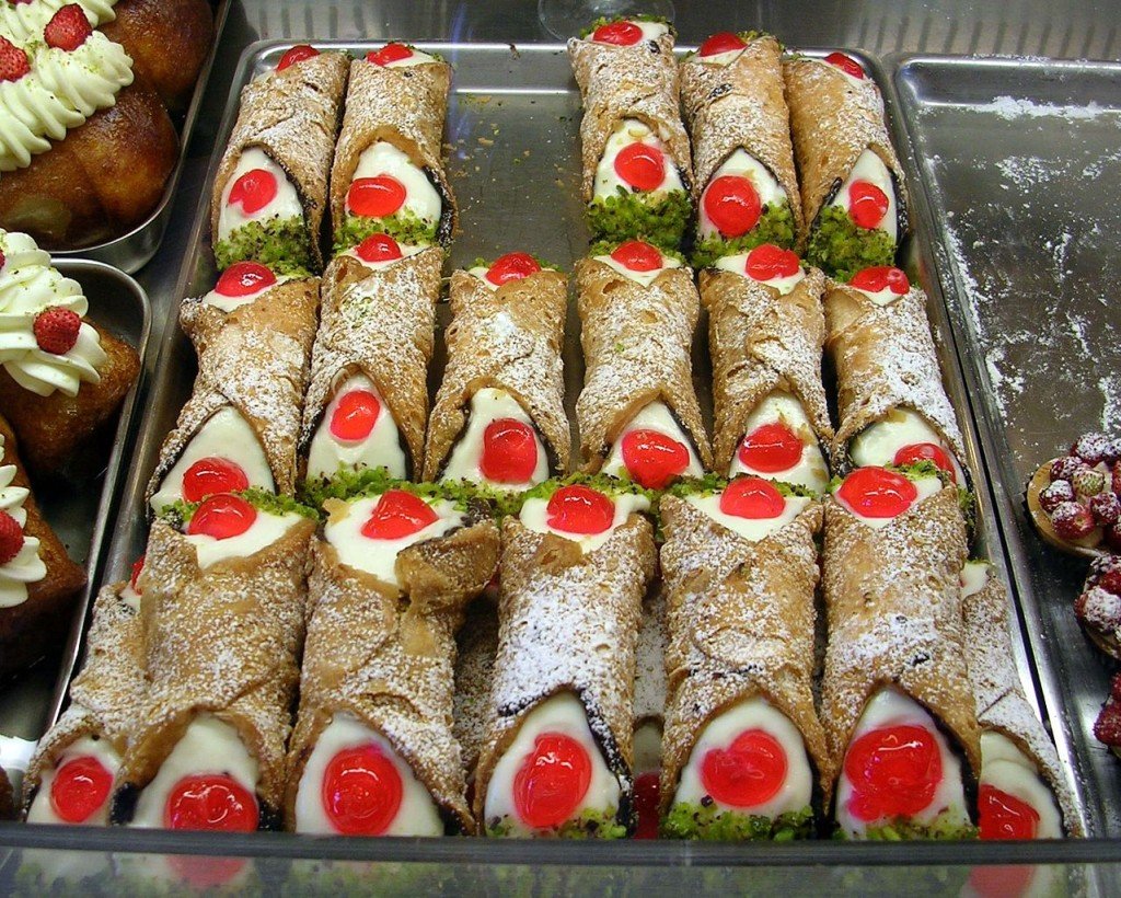 Сицилийский десерт Канноли