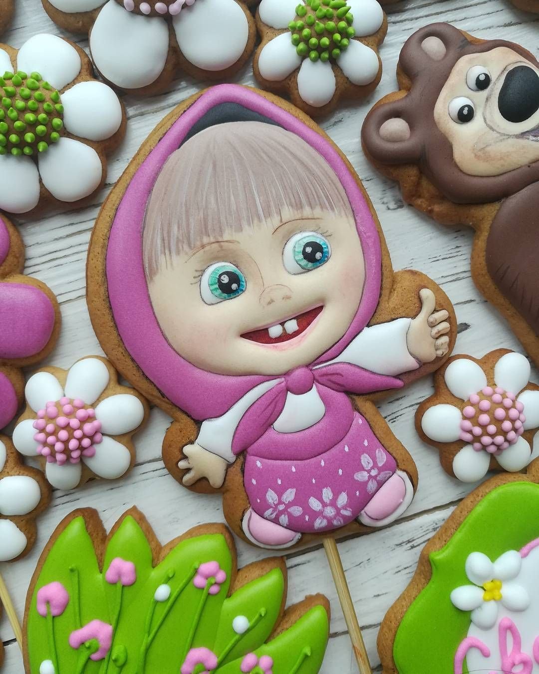 Торт Маша и медведь с пряниками
