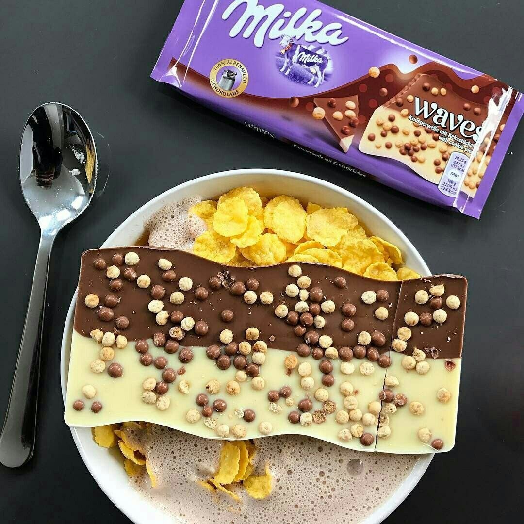 Очень много шоколадок Милка