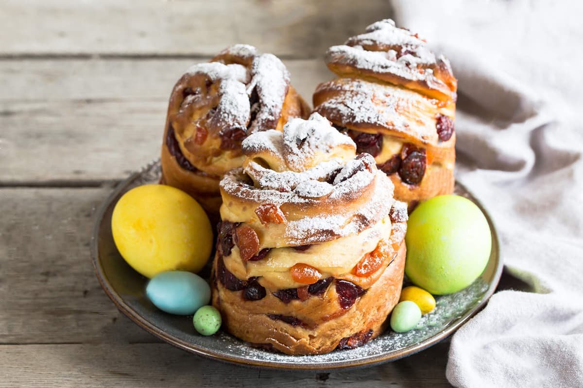 Кулич с изюмом