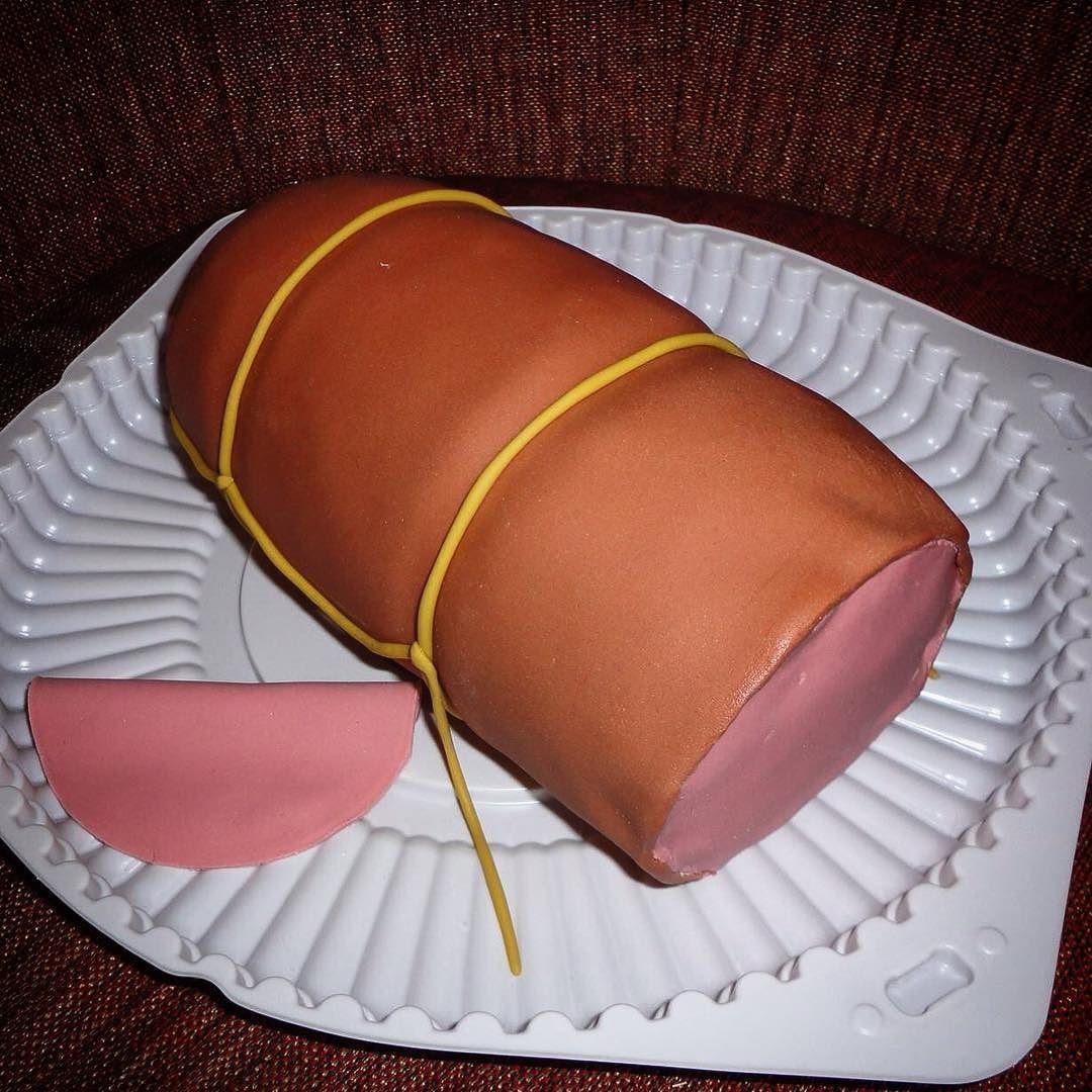Корзина с колбасой