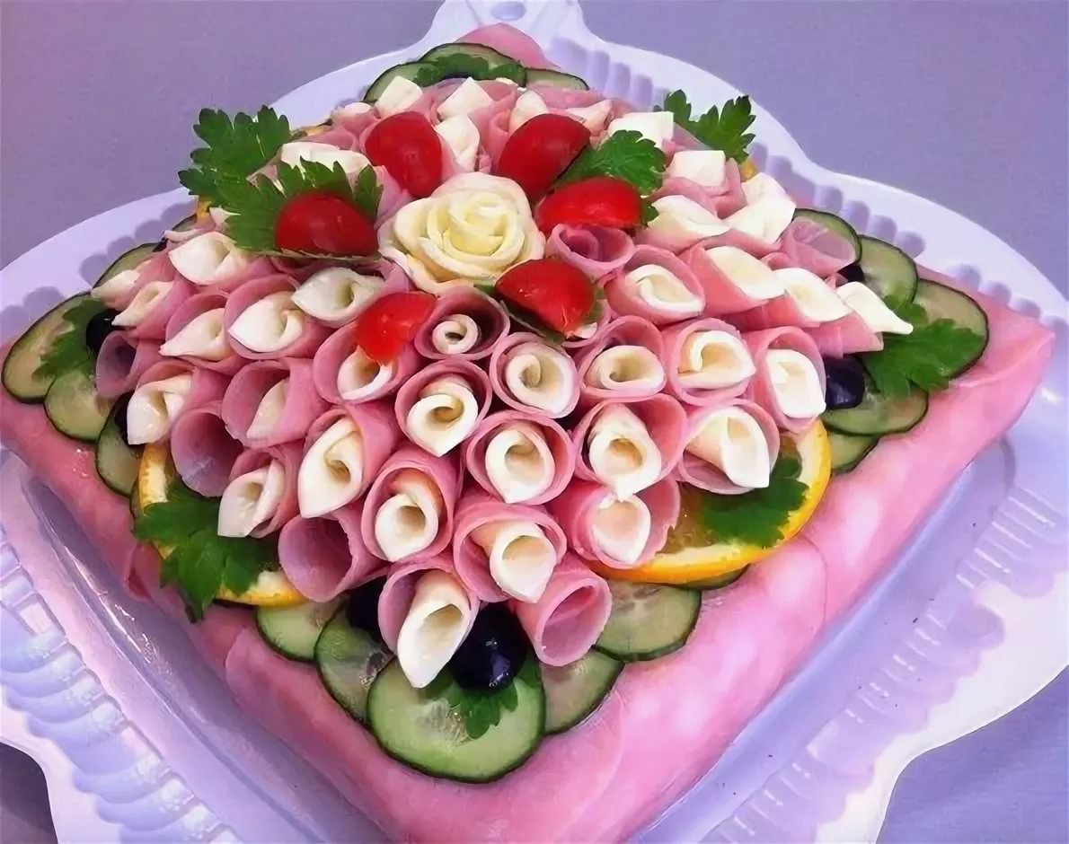 Домик из колбасы