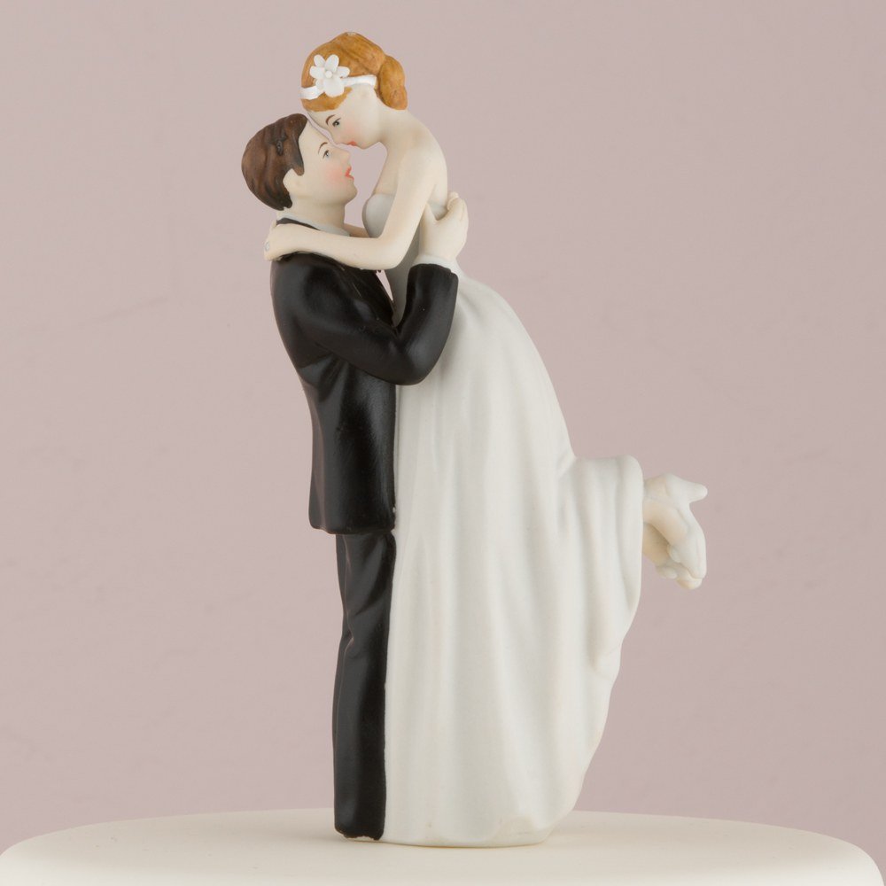 Жених невеста на торт. Фигурка жених и невеста. Свадебные фигурки жениха и невесты. Фигурки на свадебный торт. Торт на свадьбу с фигурками.