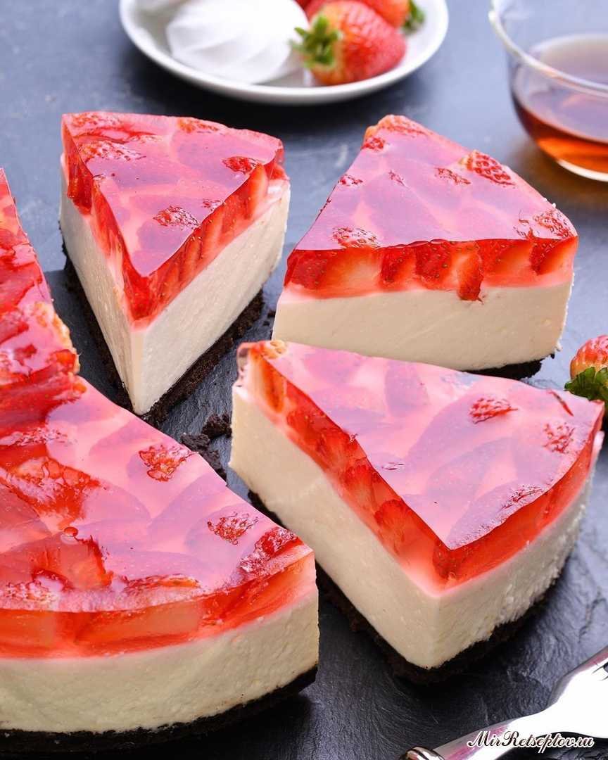 Чизкейк с клубникой и желе без выпечки