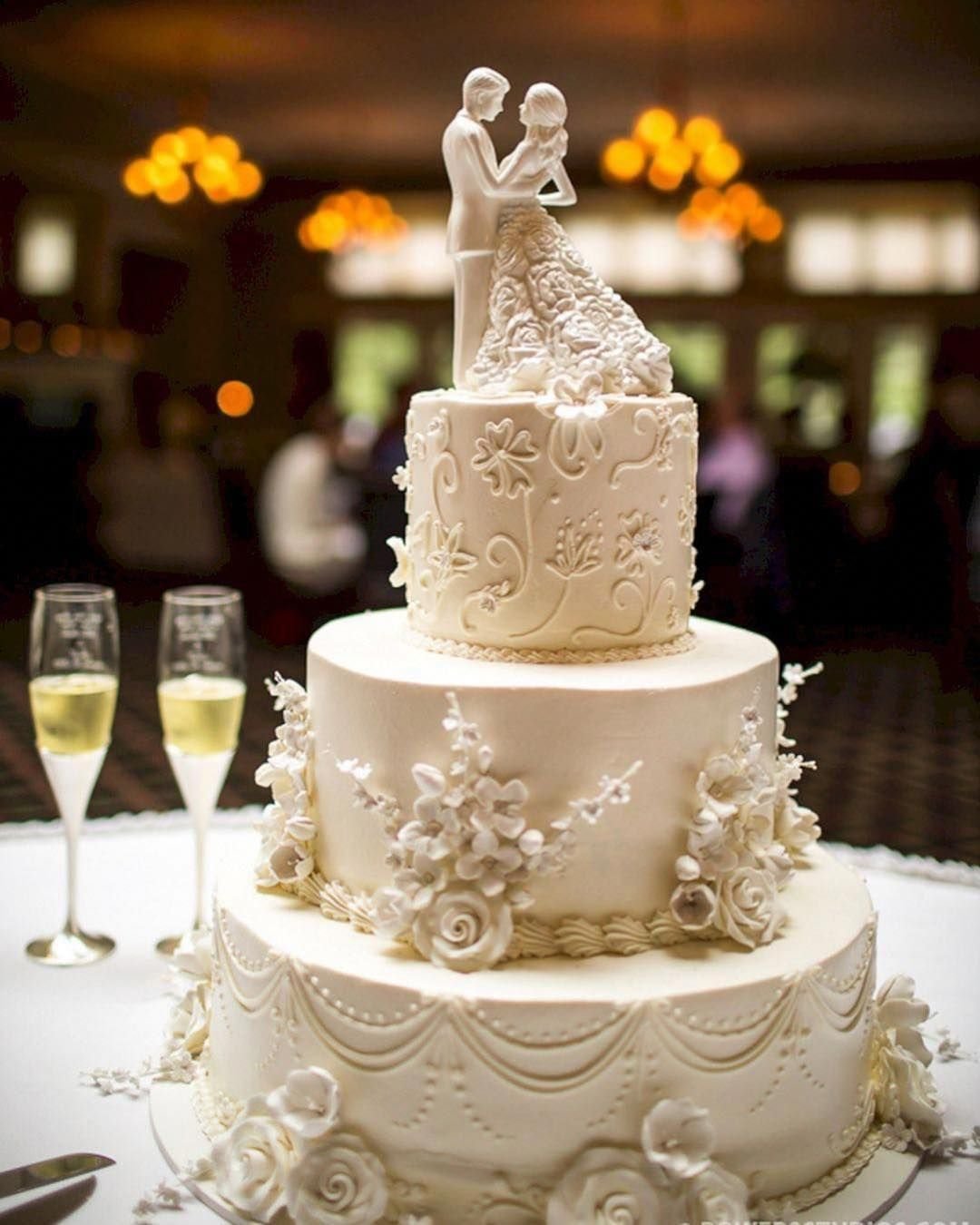Скромный торт на свадьбу