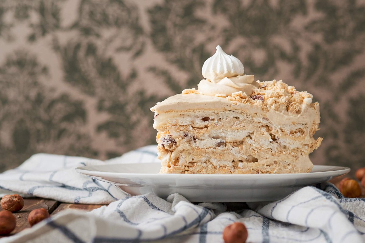 Торт "безе с фундуком" (Hazelnut Meringue Cake)