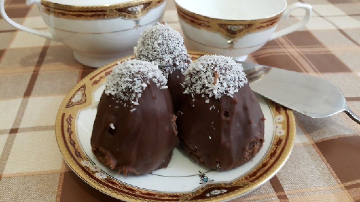 Конфеты трюфель в красной железной