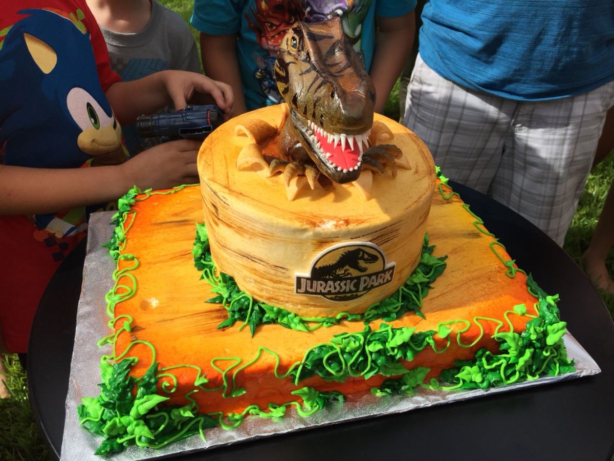 Торт Jurassic Park LEGO