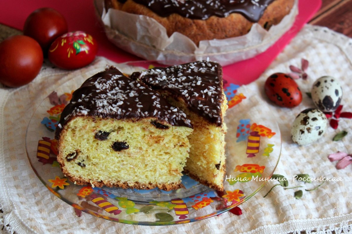 Кулич с цукатами и изюмом
