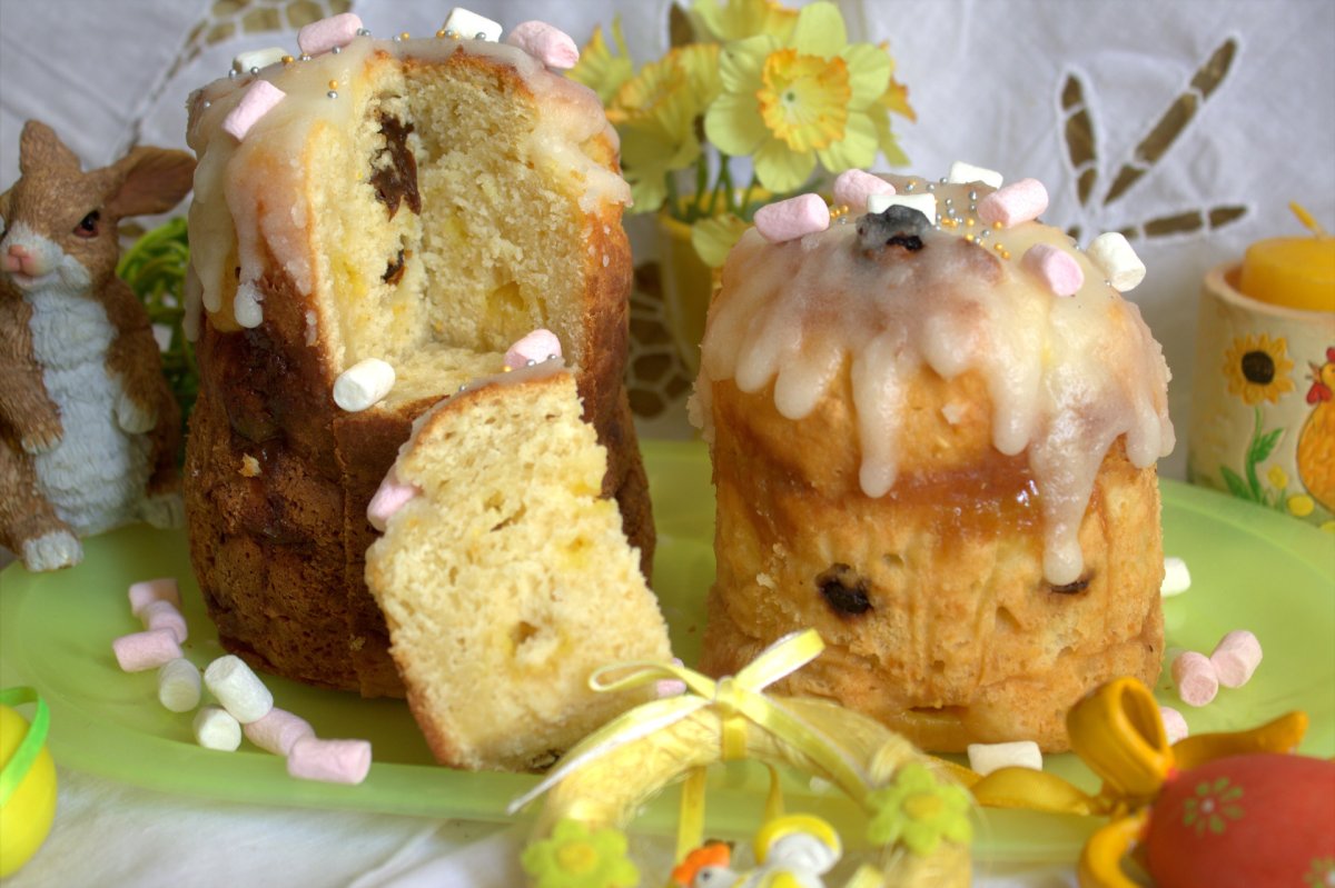 Кулич с маком сверху