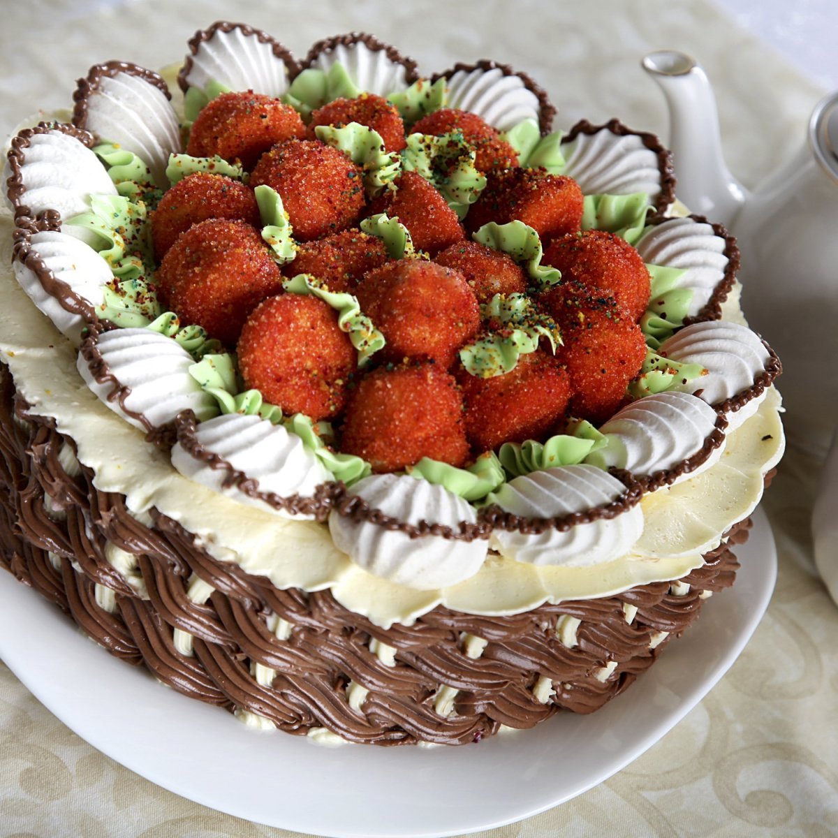 Торт корзинка с клубникой