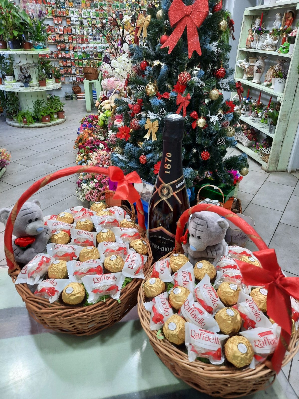 Новогодние корзины подарочные