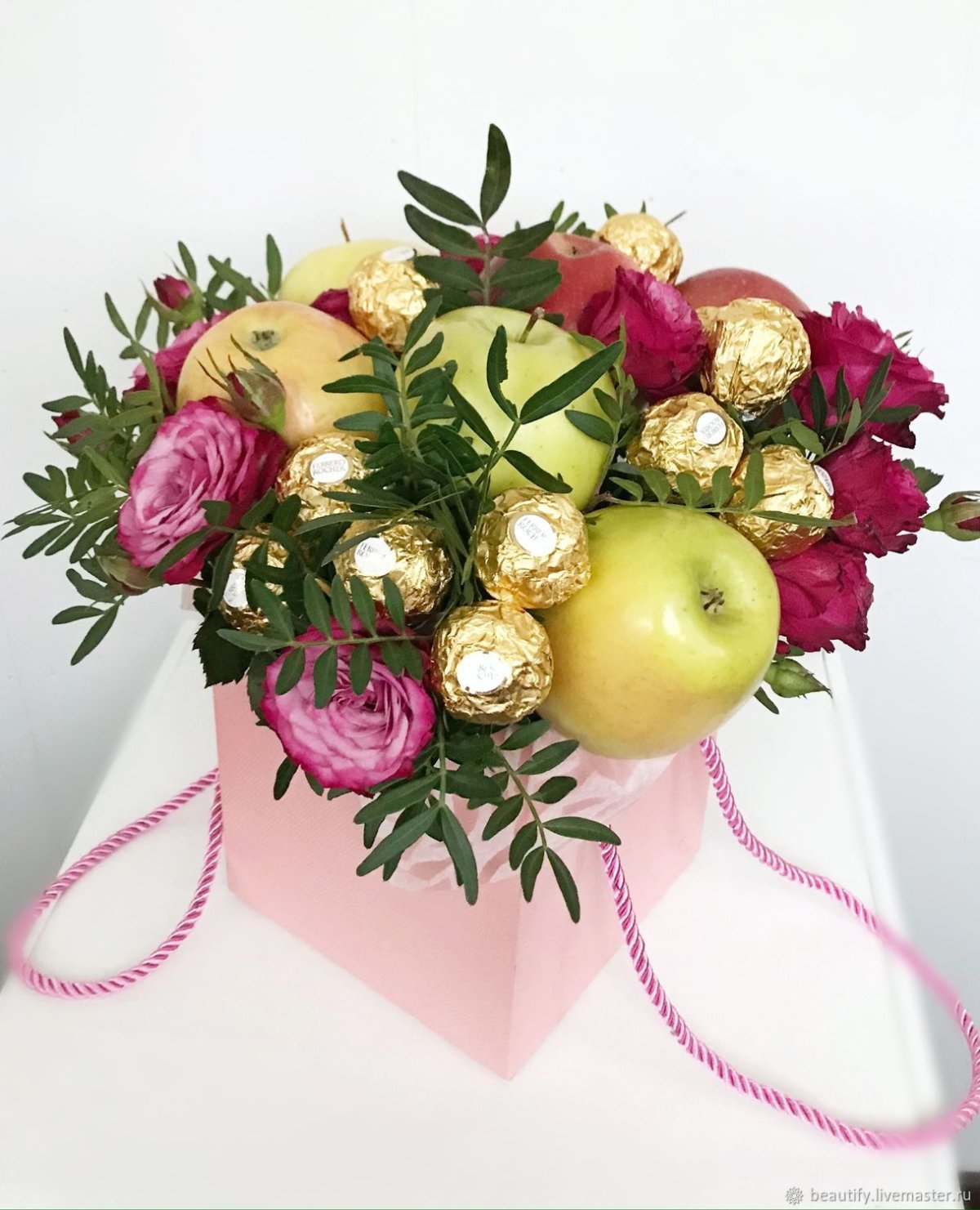 Корзина с фруктами