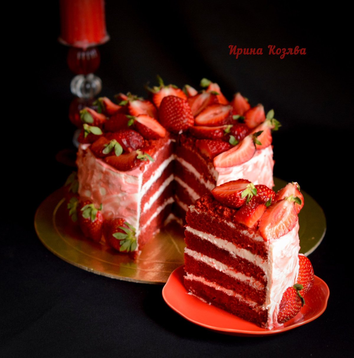Торт красный бархат с клубникой