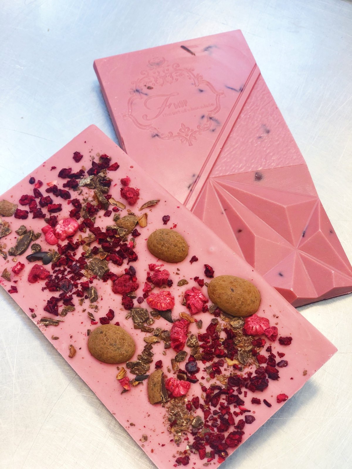 Шоколад Ruby Callebaut