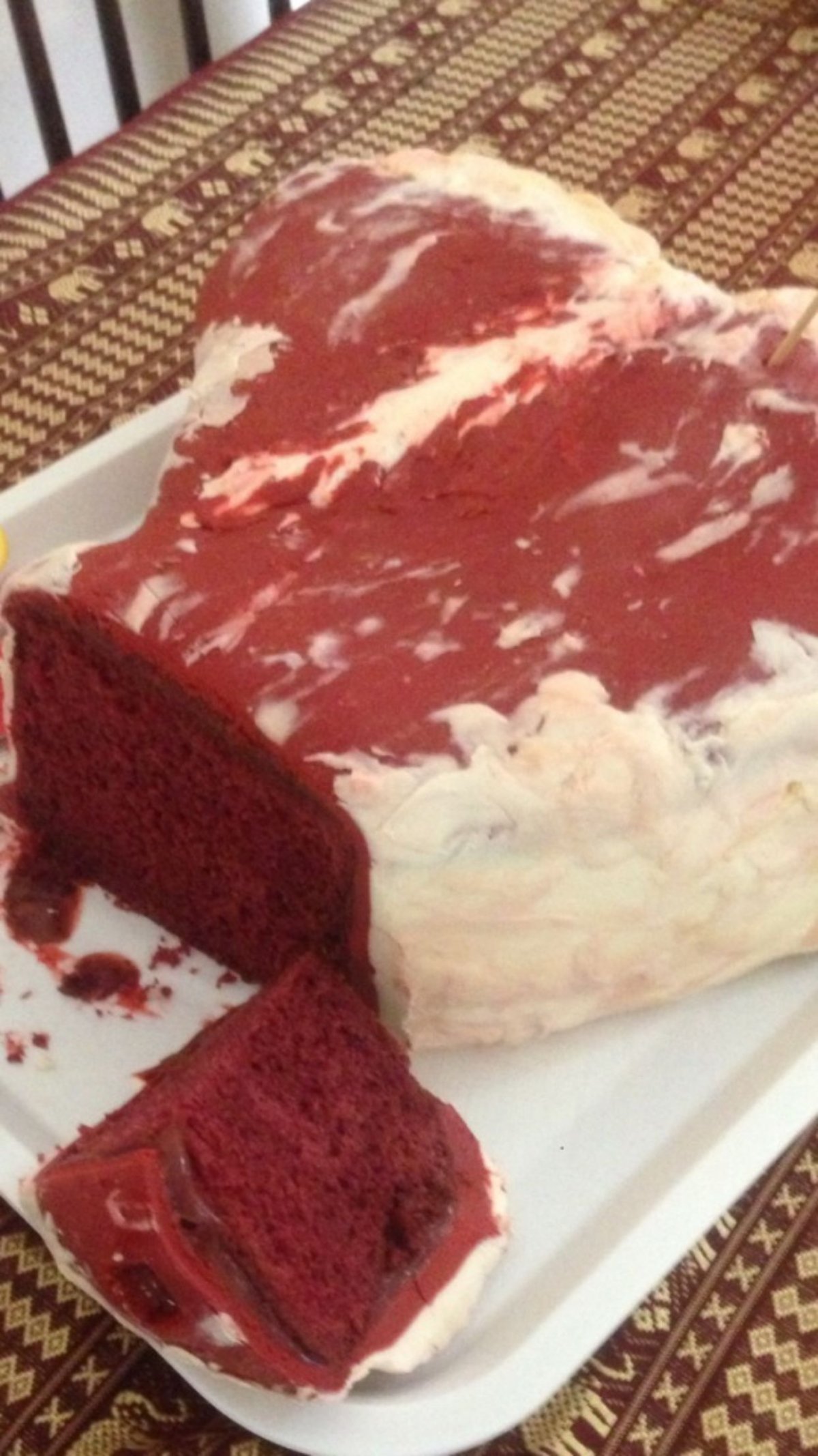 Торт в виде стейка мяса