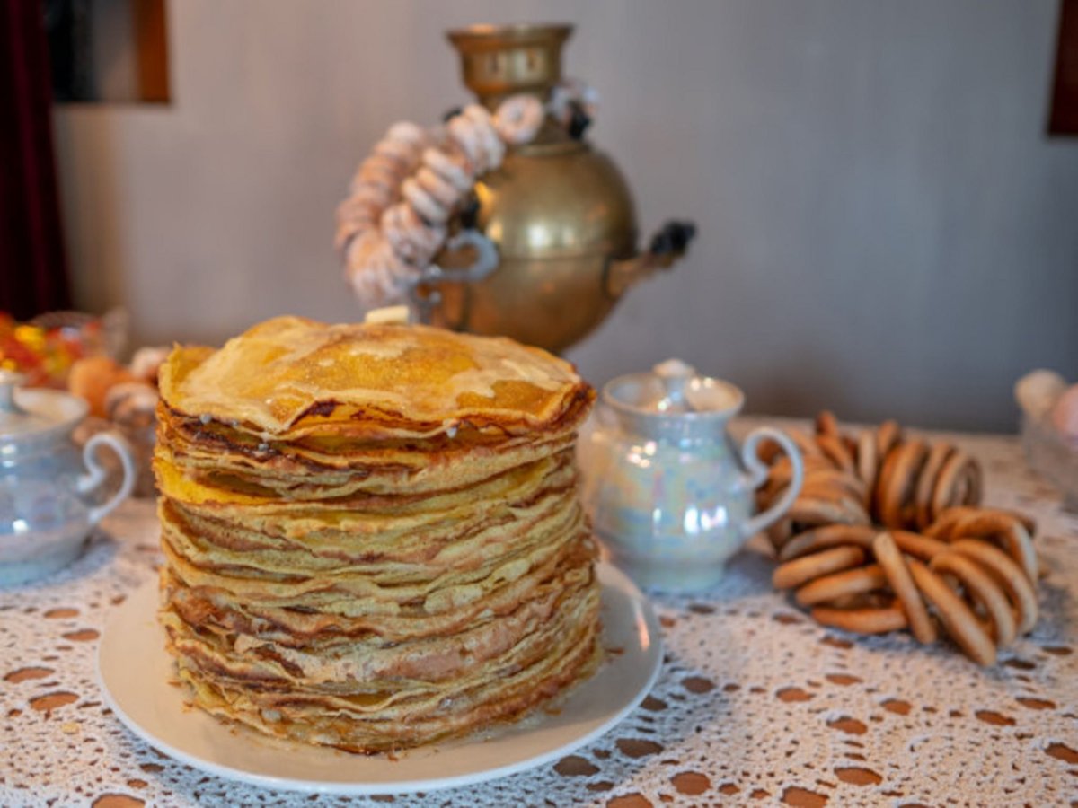 Самовар с блинами