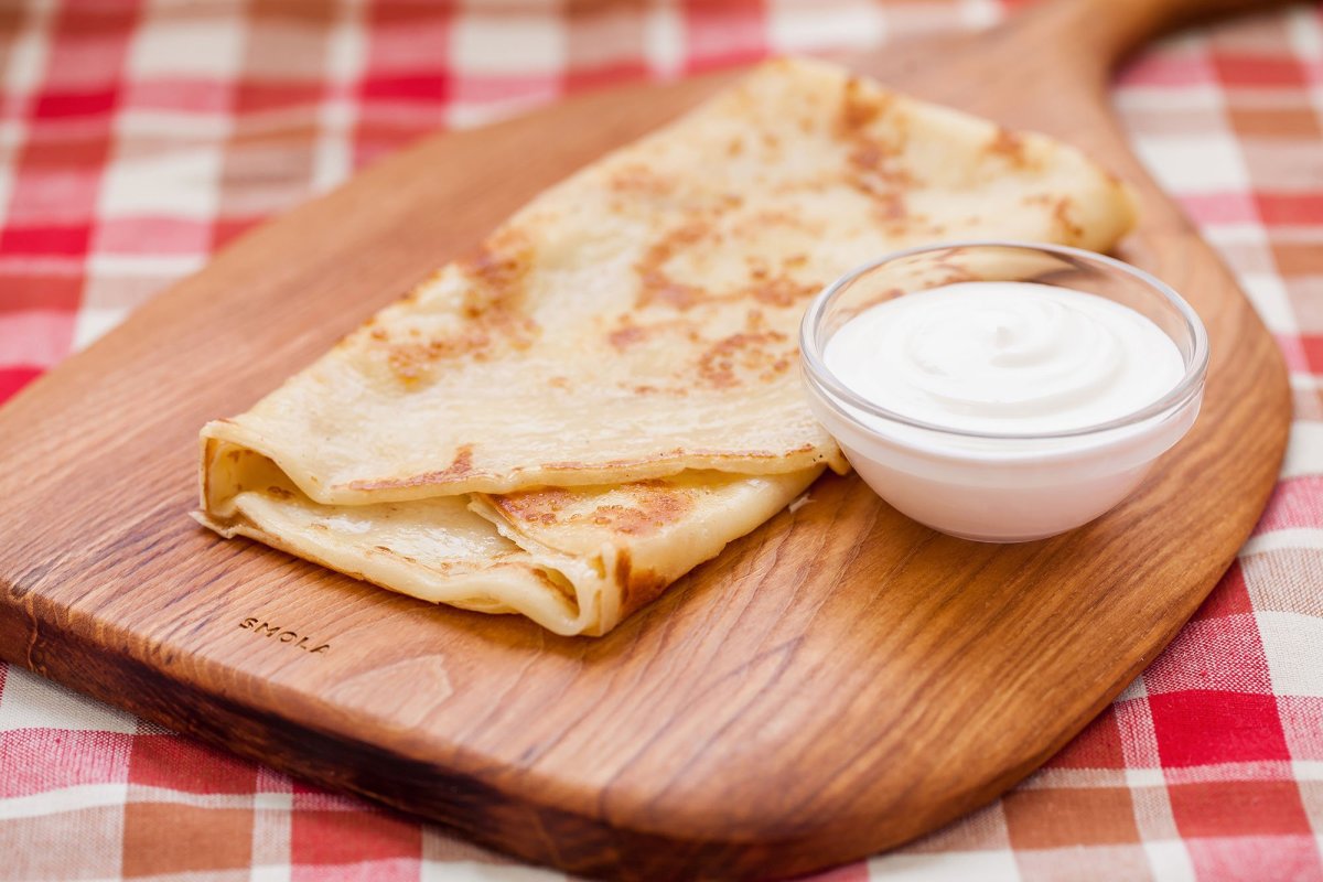 Нарисовать блины с сгущенкой карандашом