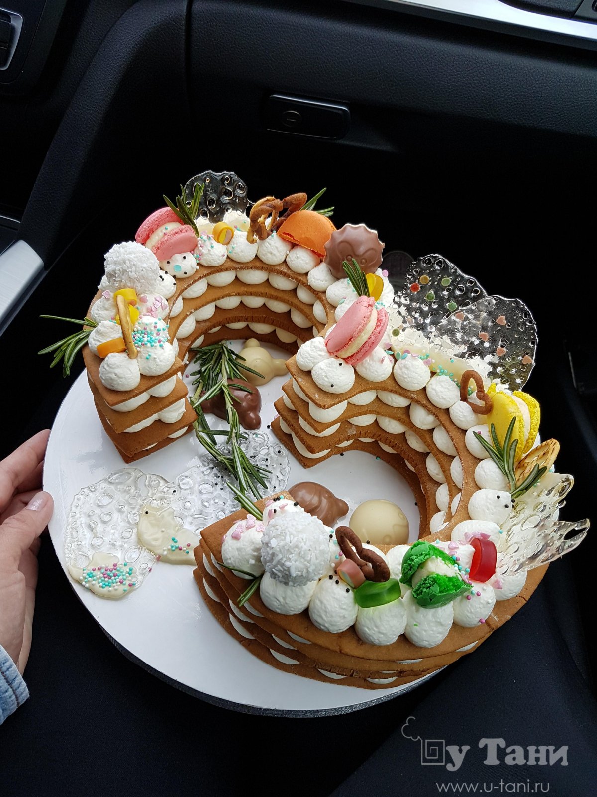 Торт сердце из медовых коржей украшение