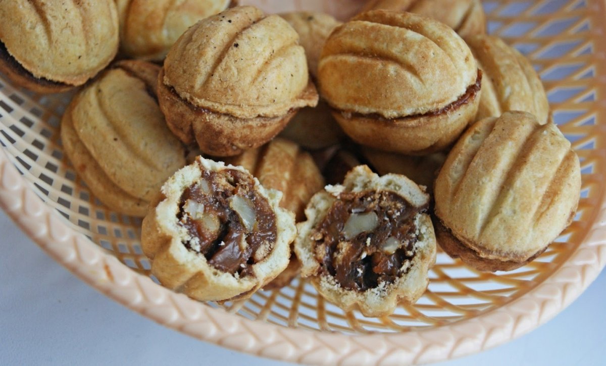 Печенье орешки со сгущенкой и грецкими орехами