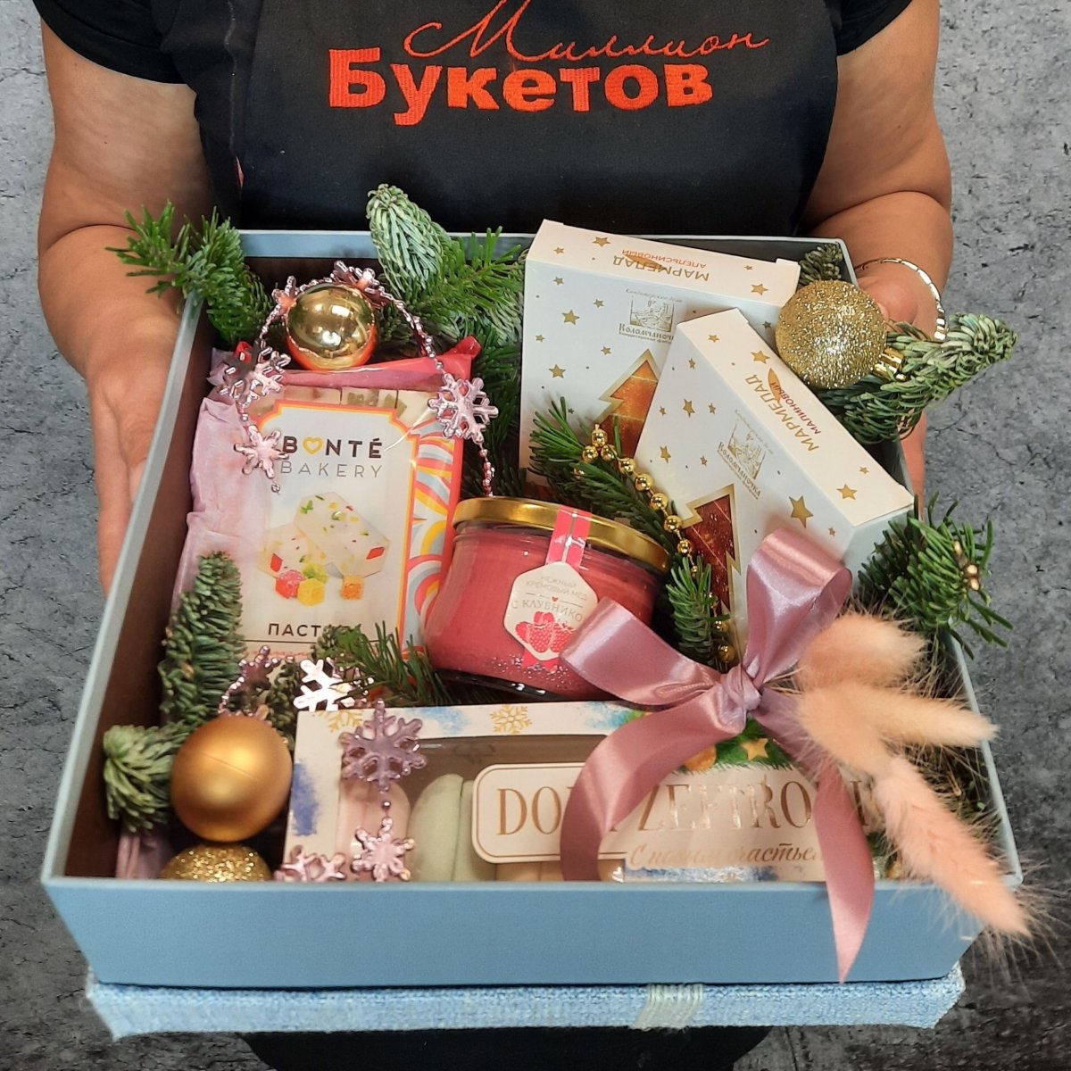 Вкусняшки в коробке