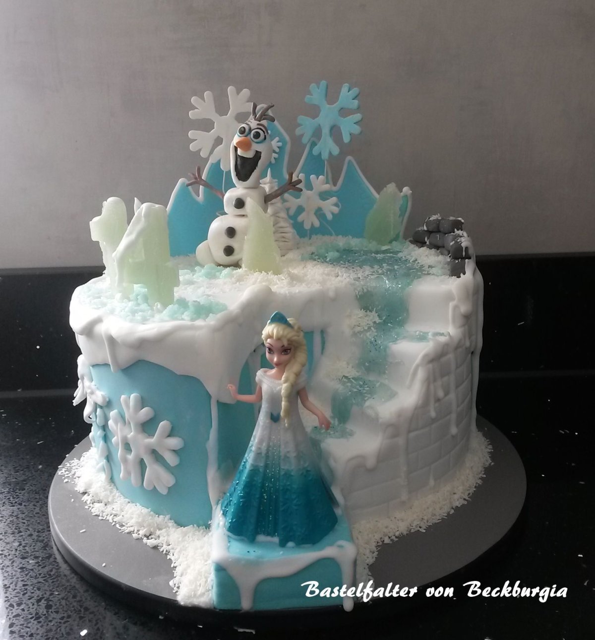 Торт с Эльзой и Олафом