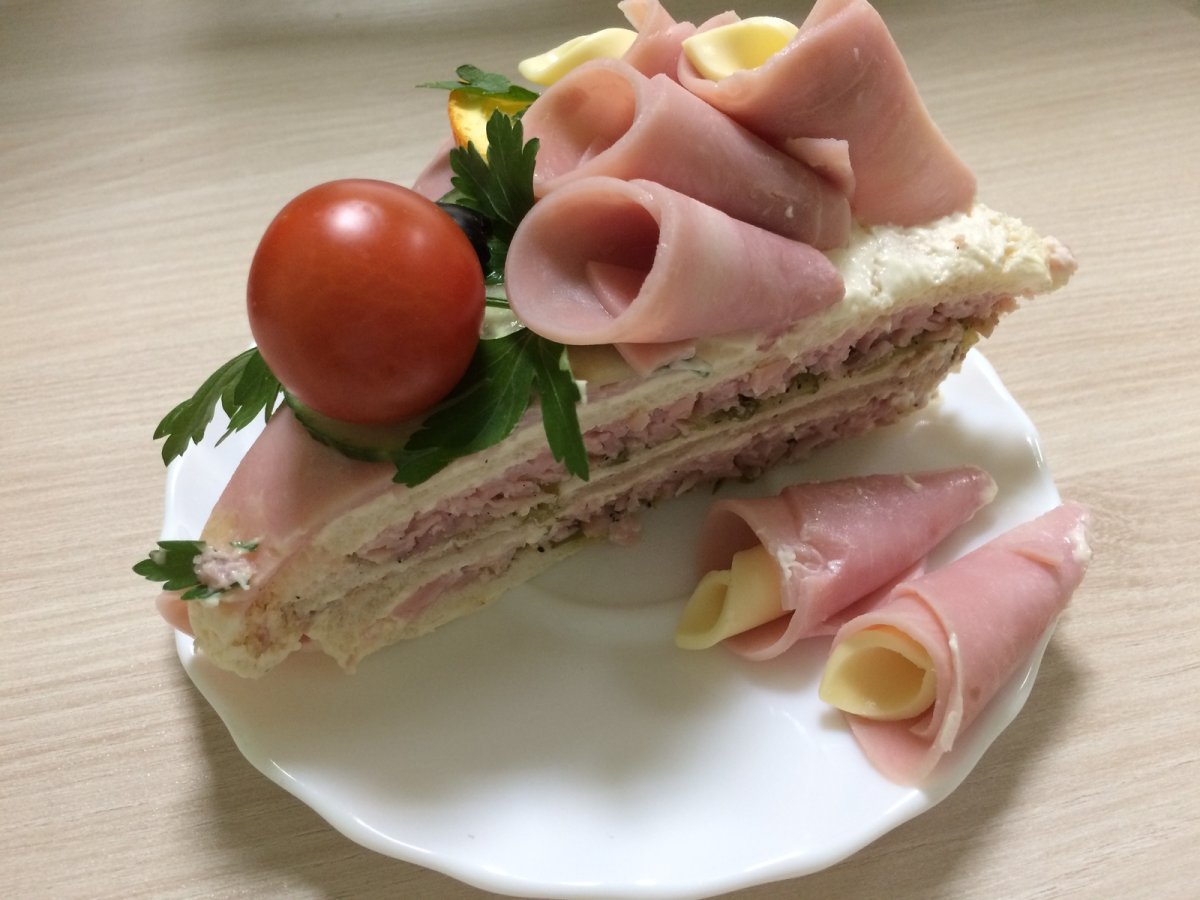 Украшение мясного торта