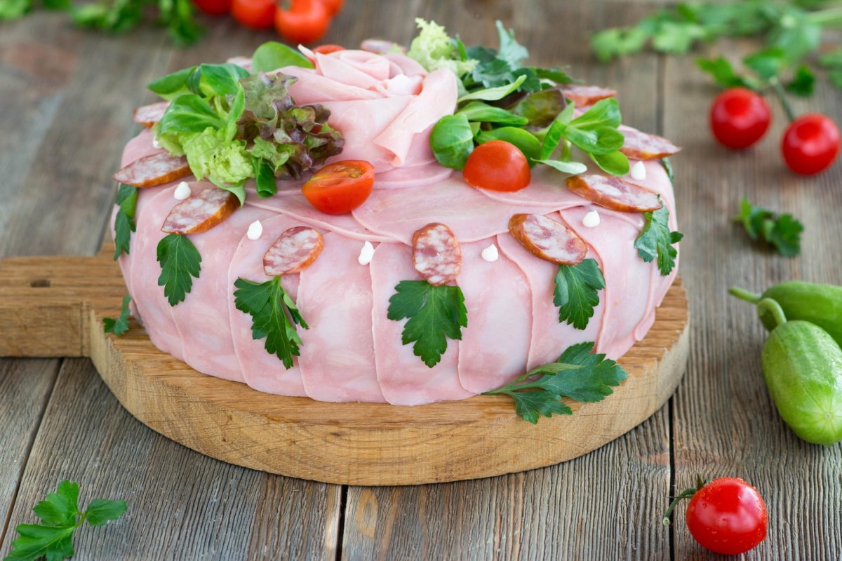 Мясной тортик закусочный