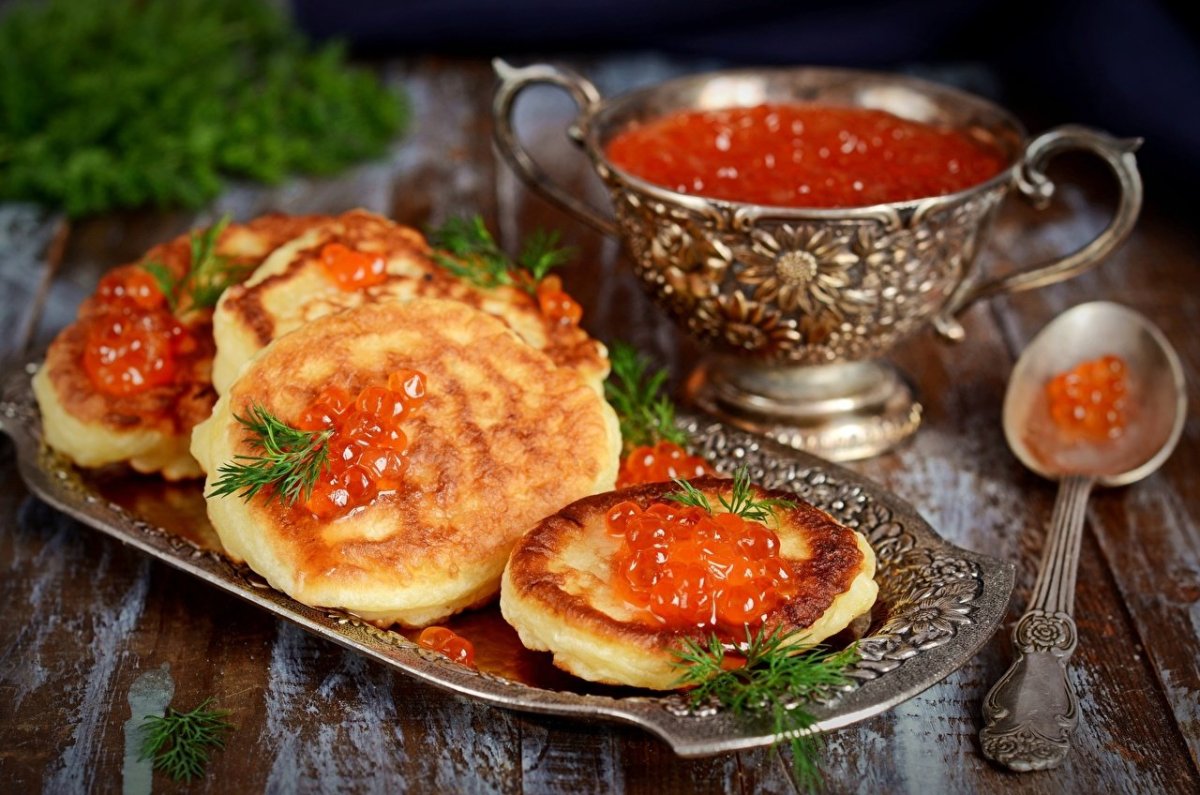 Блинчики с красной икрой
