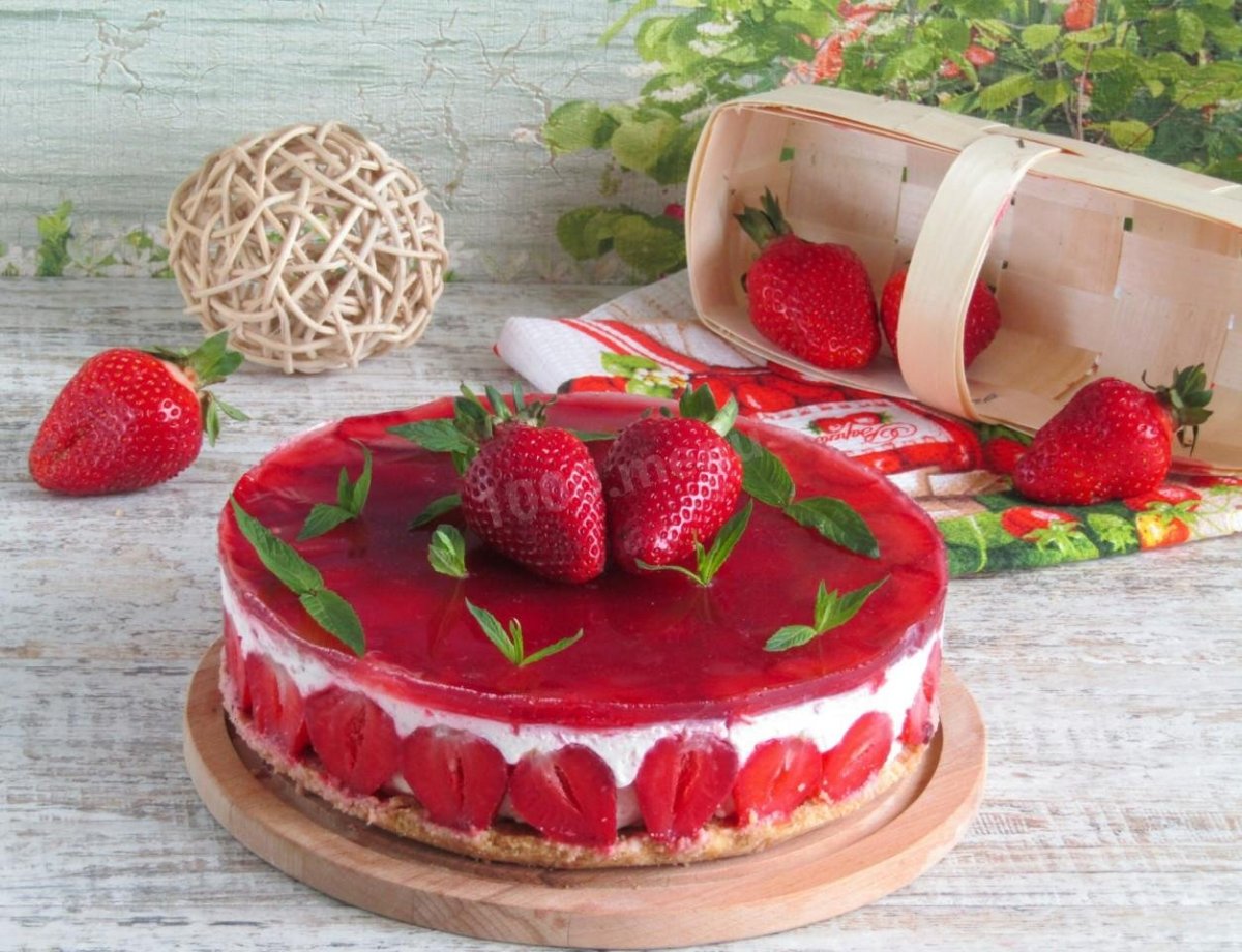 Украсить клубникой
