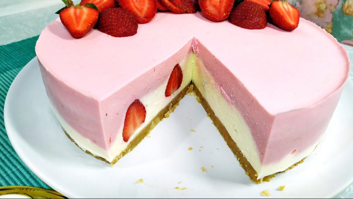 Чизкейк с клубникой и желе