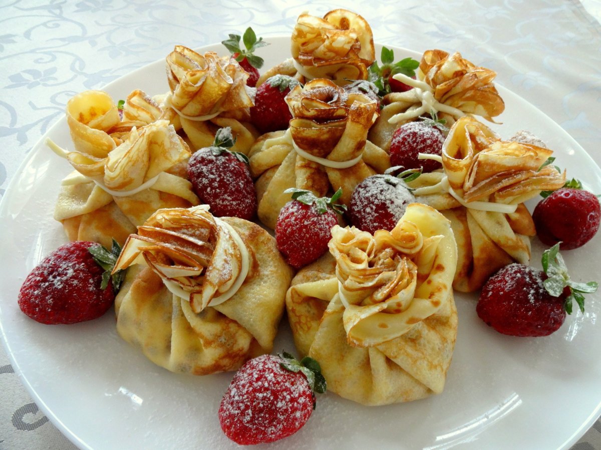 Композиция из блинов