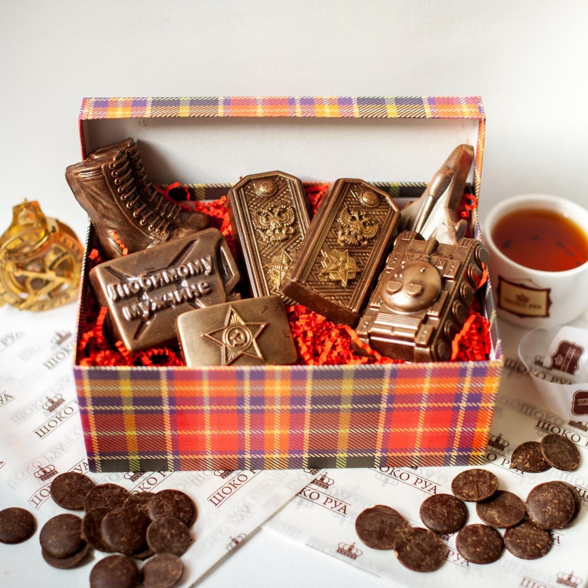 Шоколадный подарок на новый. Шоколадные подарки. Шоколад подарочный. Подарочный набор "шоколадный". Шоколад в подарок.