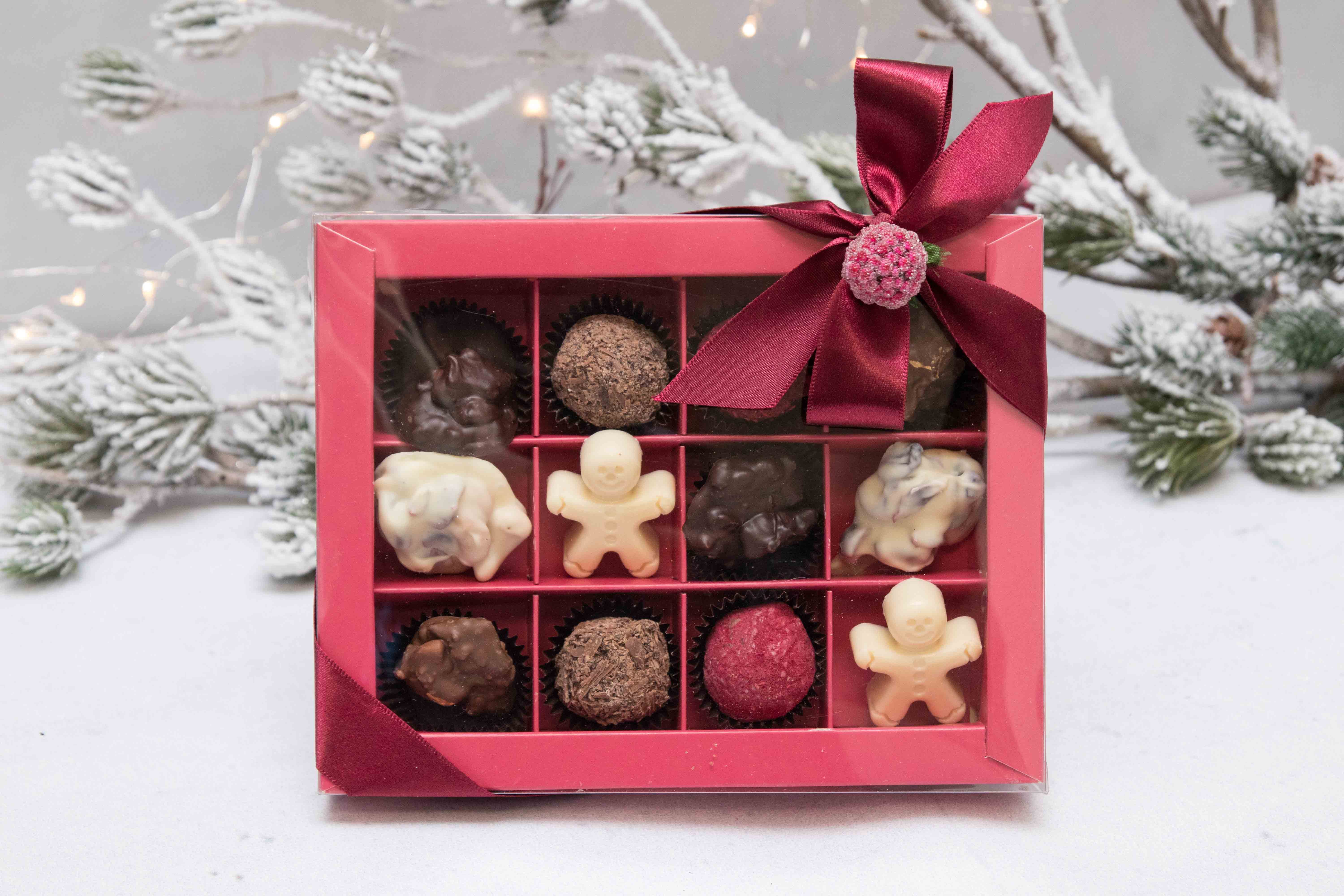 Шоколадные подарки новый год. Шоколадные подарки. Подарочный набор "шоколадный". Шоколад подарочный. Корпоративный подарочный набор шоколадный.