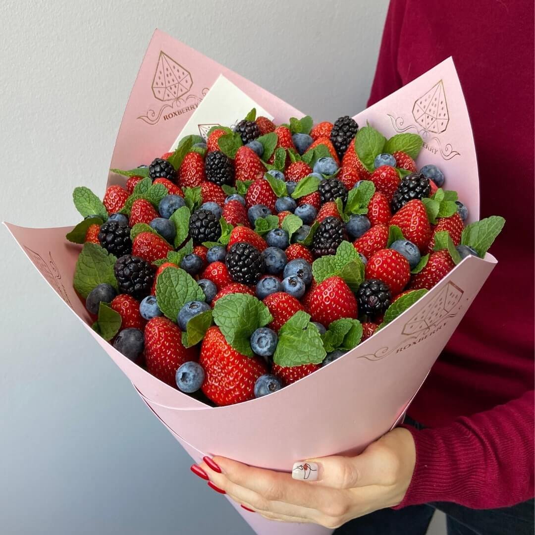 Букет из клубники в коробке