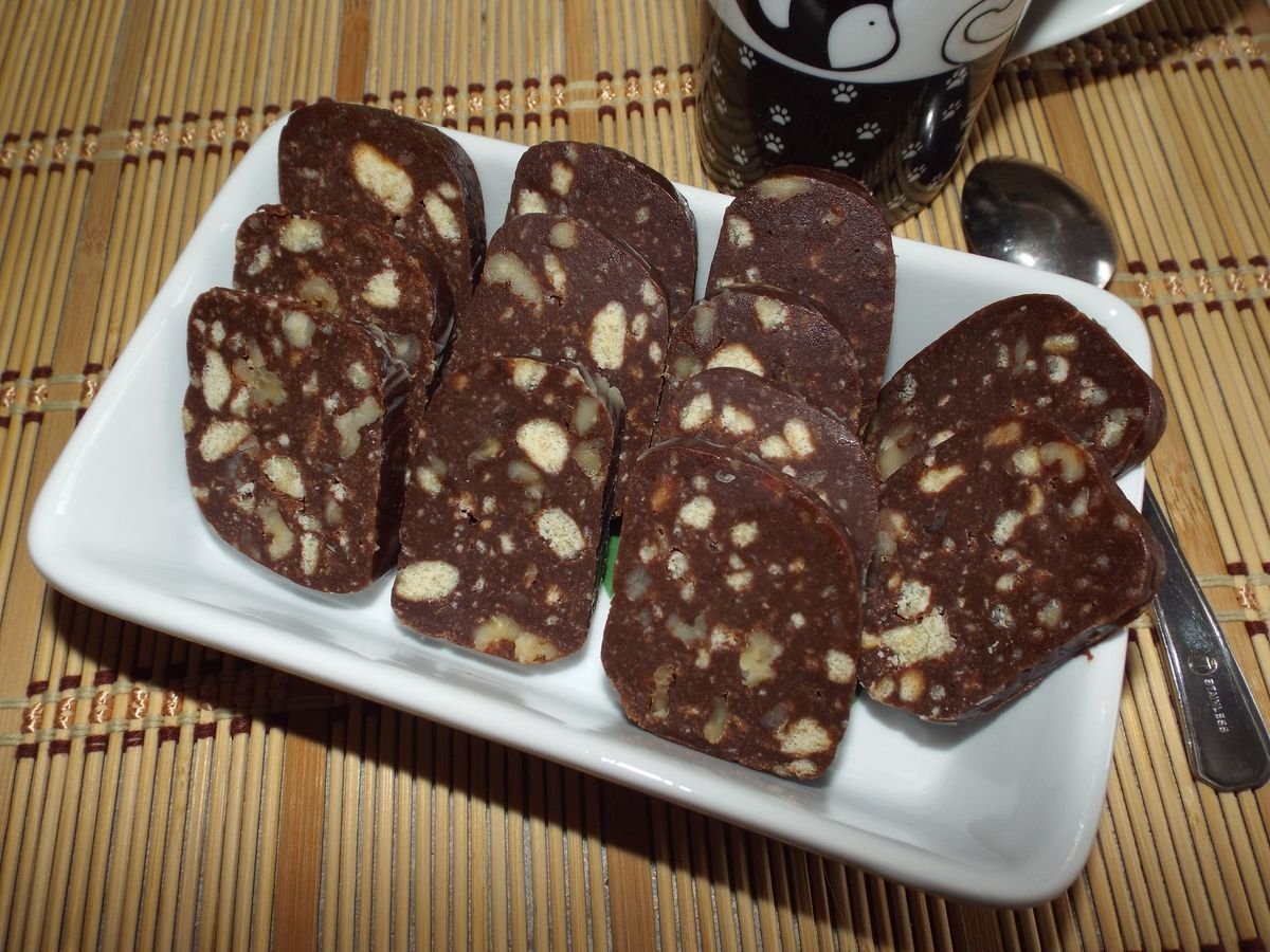 Сладкая шоколадная колбаска