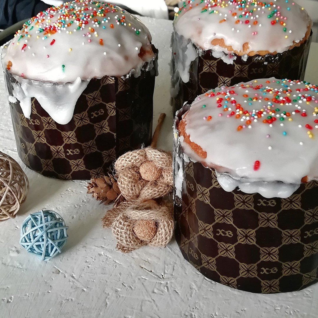 Украшение куличей цветами живыми