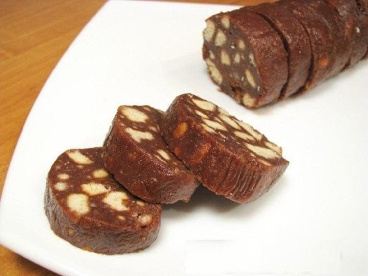 Шоколадная колбаса с арахисом