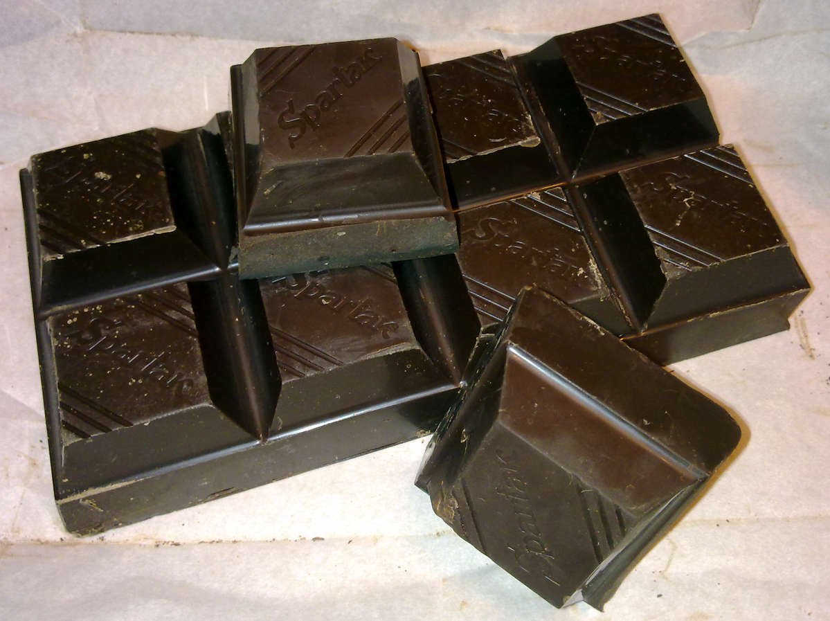 Горький шоколад купить в москве. Шоколад весовой кусковой 1 кг. Горький шоколад брикет. Горький шоколад 1 кг. Горький шоколад весовой.