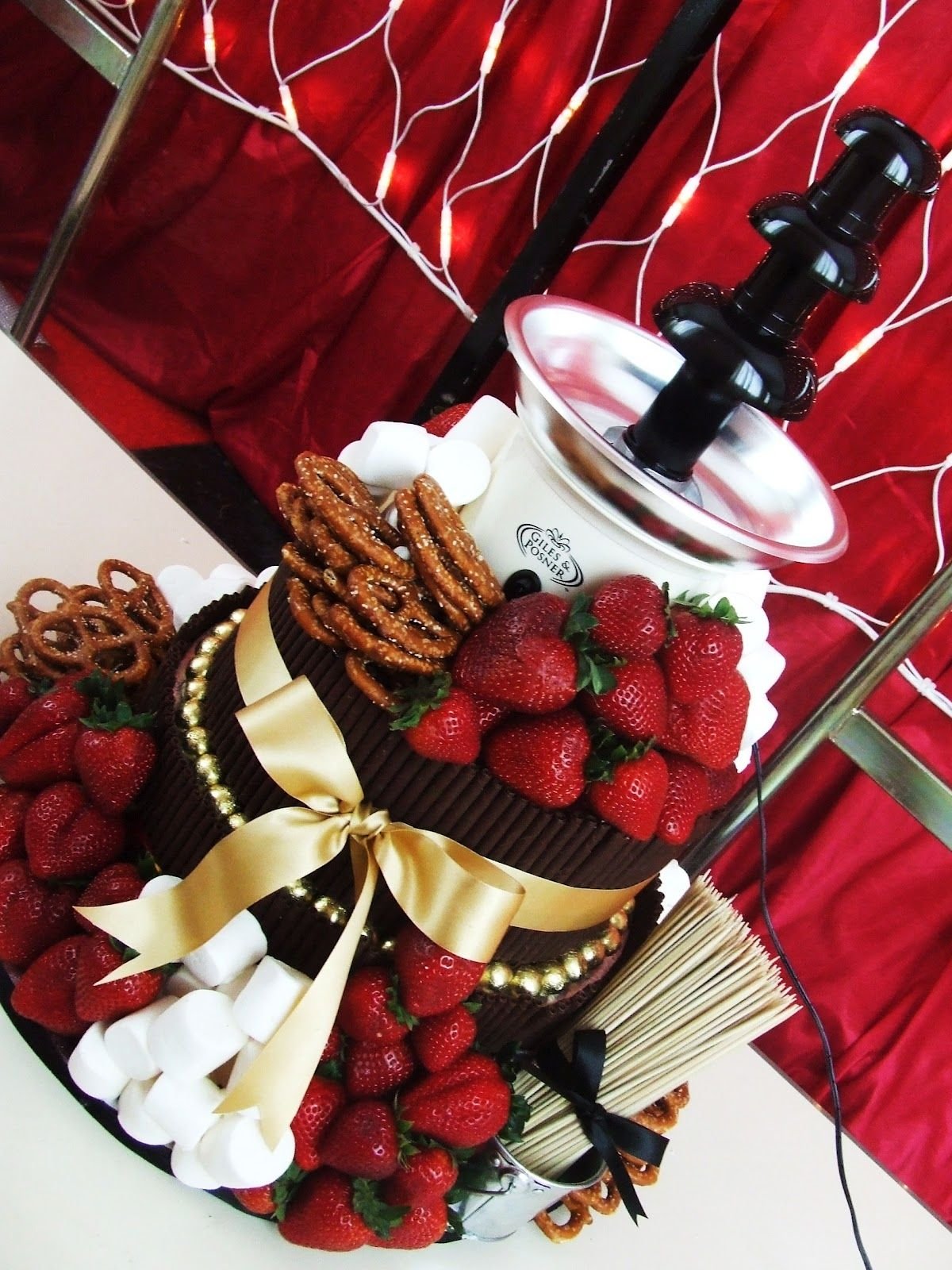 Шоколадный фонтан десерт