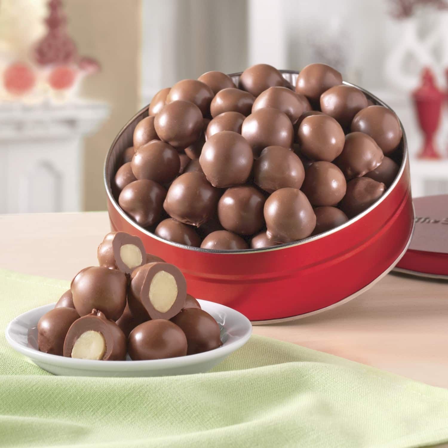 Choco nuts цена. Шоколад Choco Nuts. Macadamia Nuts. Шоколад с орехом макадамия. Choco Nuts тёмный шоколад.