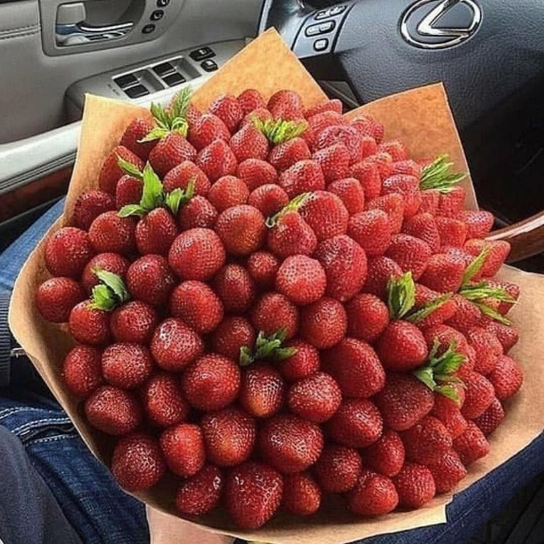 Голографическая клубника