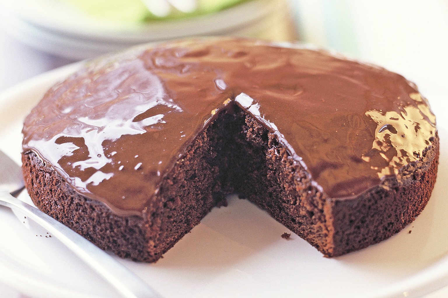 Простой рецепт шоколадного торта с фото. Торт Прага Брауни. Шоколадный бисквит Брауни. Шоколадный тортик. Пирог с шоколадом.