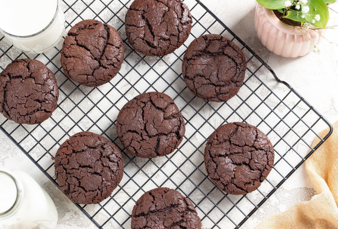 Bowl with cookies