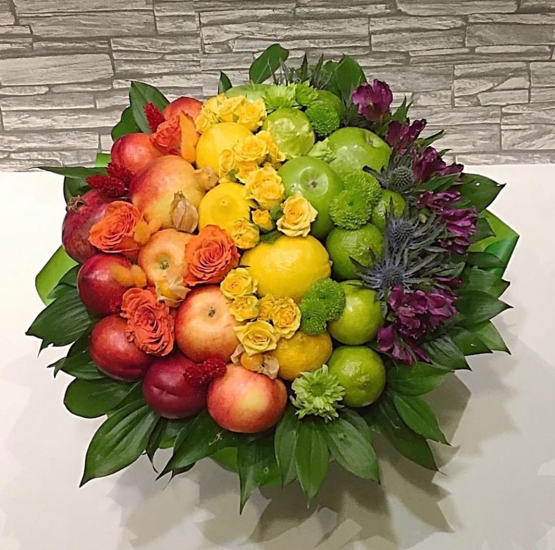 Корзина с фруктами