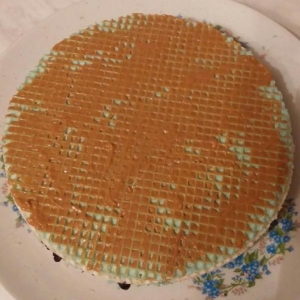 Вафельный торт со сгущенкой